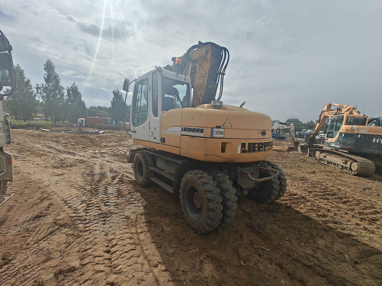 LIEBHERR A312 - Escavatore gommato: foto 5 LIEBHERR A312 - Escavatore gommato: foto 5