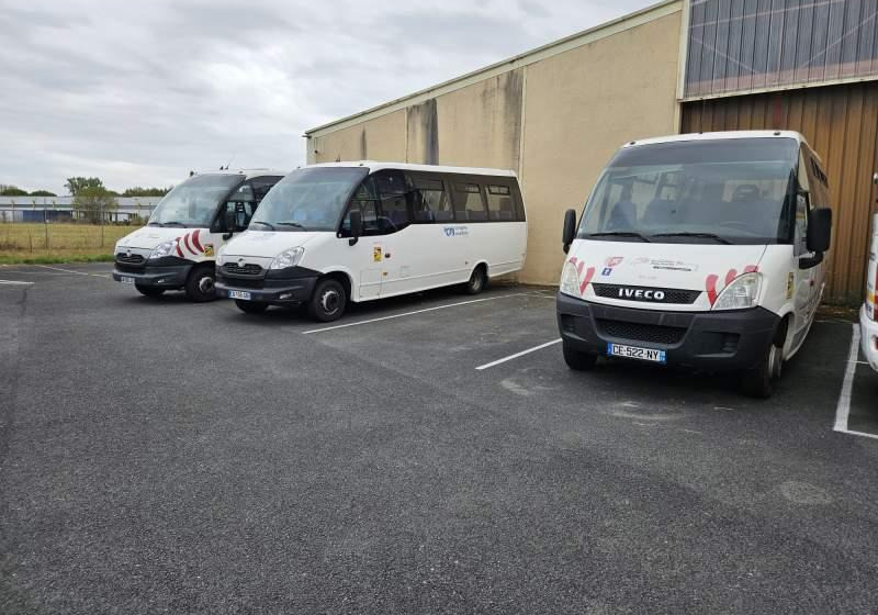 Irisbus WING / 34 MIEJSCA/ KLIMA DLA KIEROWCY/ 3 SZTUKI - Minibus, Pulmino: foto 1 Irisbus WING / 34 MIEJSCA/ KLIMA DLA KIEROWCY/ 3 SZTUKI - Minibus, Pulmino: foto 1