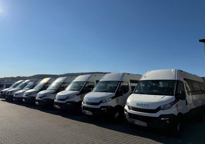Iveco DAILY / CRAFTER / SPRINTER / WING / 23 MIEJSCA - Minibus, Pulmino: foto 1 Iveco DAILY / CRAFTER / SPRINTER / WING / 23 MIEJSCA - Minibus, Pulmino: foto 1