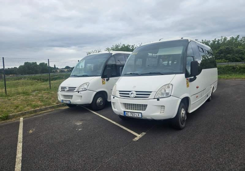 Iveco WING / SPROWADZONY/ 34 MIEJSCA/ MANUAL - Minibus, Pulmino: foto 1 Iveco WING / SPROWADZONY/ 34 MIEJSCA/ MANUAL - Minibus, Pulmino: foto 1