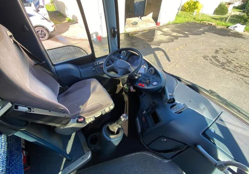 Neoplan TRENDLINER / SPROWADZONY / KLIMATYZACJA/ MANUAL - Autobus extraurbano: foto 4 Neoplan TRENDLINER / SPROWADZONY / KLIMATYZACJA/ MANUAL - Autobus extraurbano: foto 4