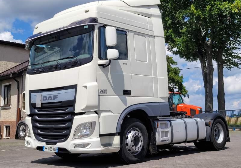 DAF XF510 SPACE CAB / SPROWADZONY / MANUAL / RETARDER - Trattore stradale: foto 1 DAF XF510 SPACE CAB / SPROWADZONY / MANUAL / RETARDER - Trattore stradale: foto 1