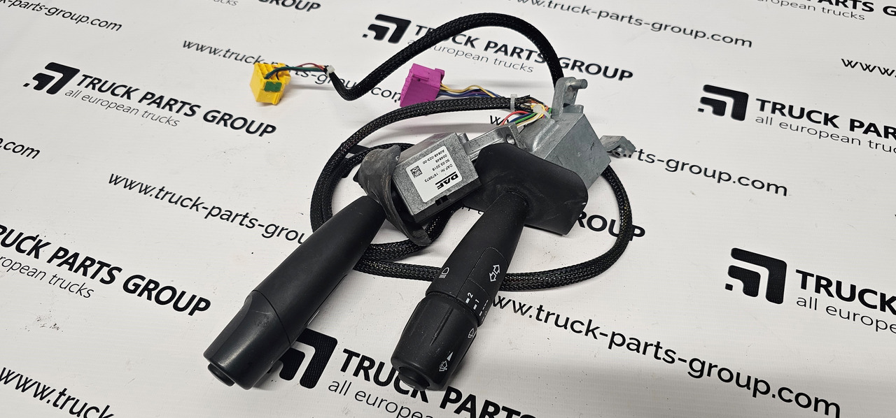 DAF DAF XF, CF, 106 XF, EURO6 emission Gear lever, control arm, Engine Brake Switch, Steering column switch 1975673, 004648, 010728, A064802301, A064802300, 48593, 2122030, 1892960, 1892962, 1892963, 1615 - ECU: foto 1 DAF DAF XF, CF, 106 XF, EURO6 emission Gear lever, control arm, Engine Brake Switch, Steering column switch 1975673, 004648, 010728, A064802301, A064802300, 48593, 2122030, 1892960, 1892962, 1892963, 1615 - ECU: foto 1