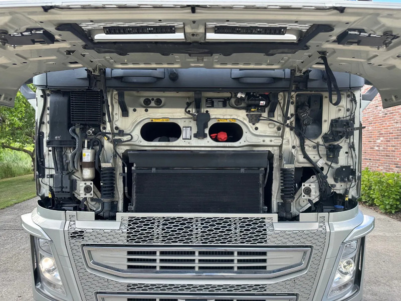 Volvo FH 460 / GLOBETROTTER / EURO 6 / I-Shift / HYDRAULIC / FULL AIR / NEW TACHO - Trattore stradale: foto 3 Volvo FH 460 / GLOBETROTTER / EURO 6 / I-Shift / HYDRAULIC / FULL AIR / NEW TACHO - Trattore stradale: foto 3