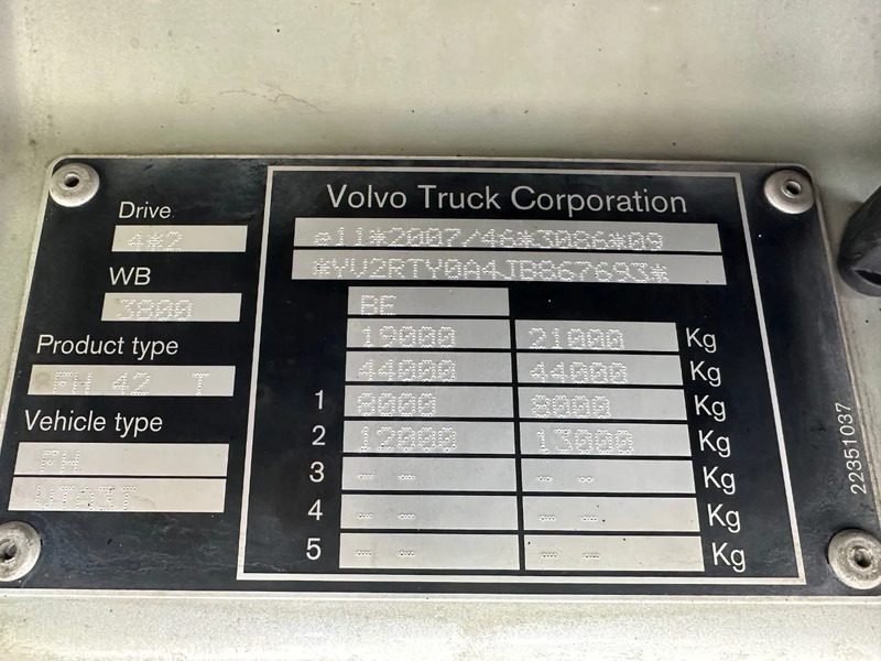 Volvo FH 460 / GLOBETROTTER / EURO 6 / I-Shift / HYDRAULIC / FULL AIR / NEW TACHO - Trattore stradale: foto 4 Volvo FH 460 / GLOBETROTTER / EURO 6 / I-Shift / HYDRAULIC / FULL AIR / NEW TACHO - Trattore stradale: foto 4