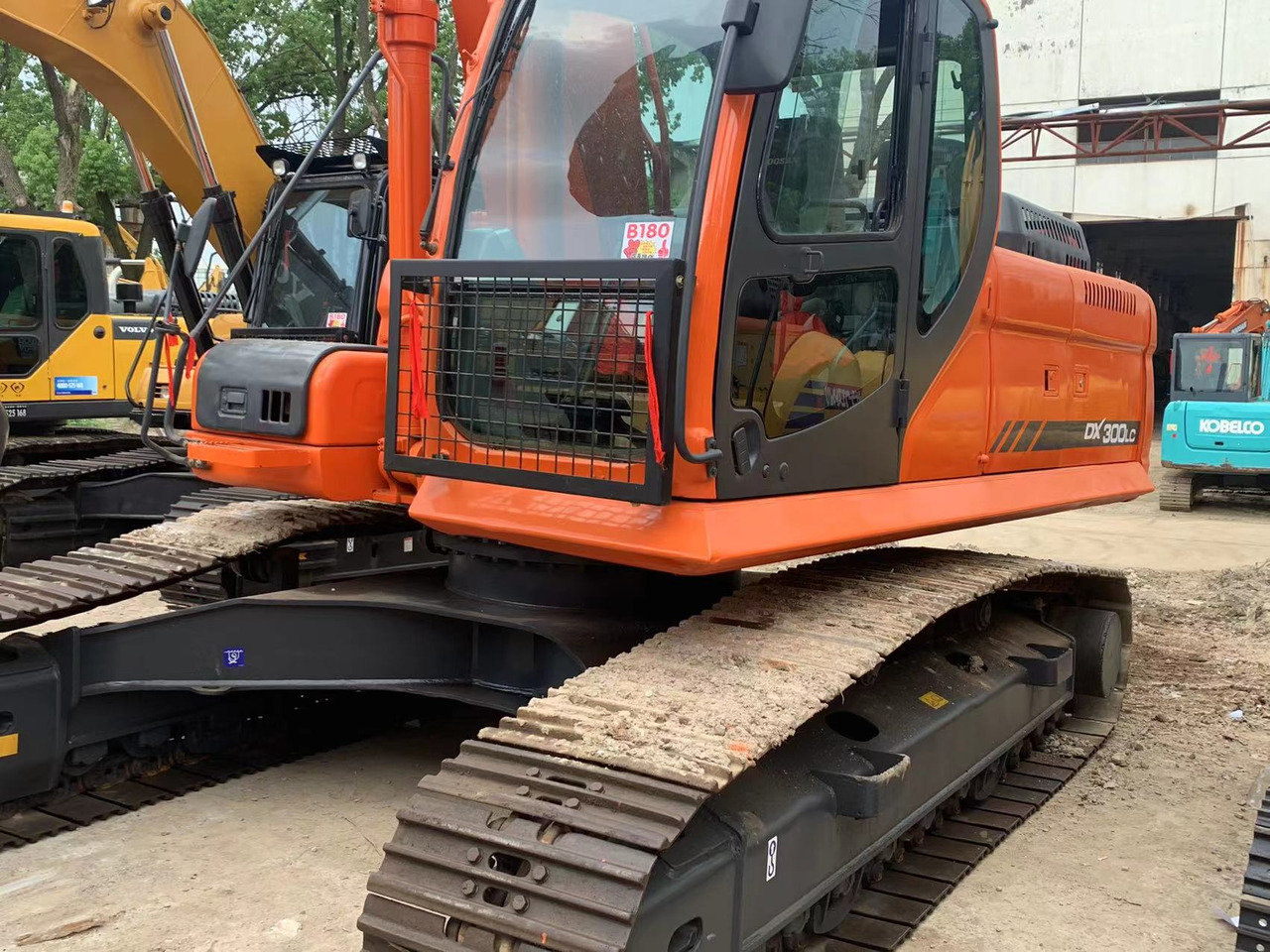 DOOSAN DX300LC - Escavatore cingolato: foto 1 DOOSAN DX300LC - Escavatore cingolato: foto 1