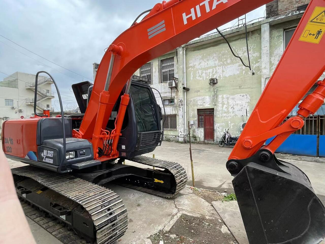 HITACHI zaxis120 - Escavatore cingolato: foto 1 HITACHI zaxis120 - Escavatore cingolato: foto 1
