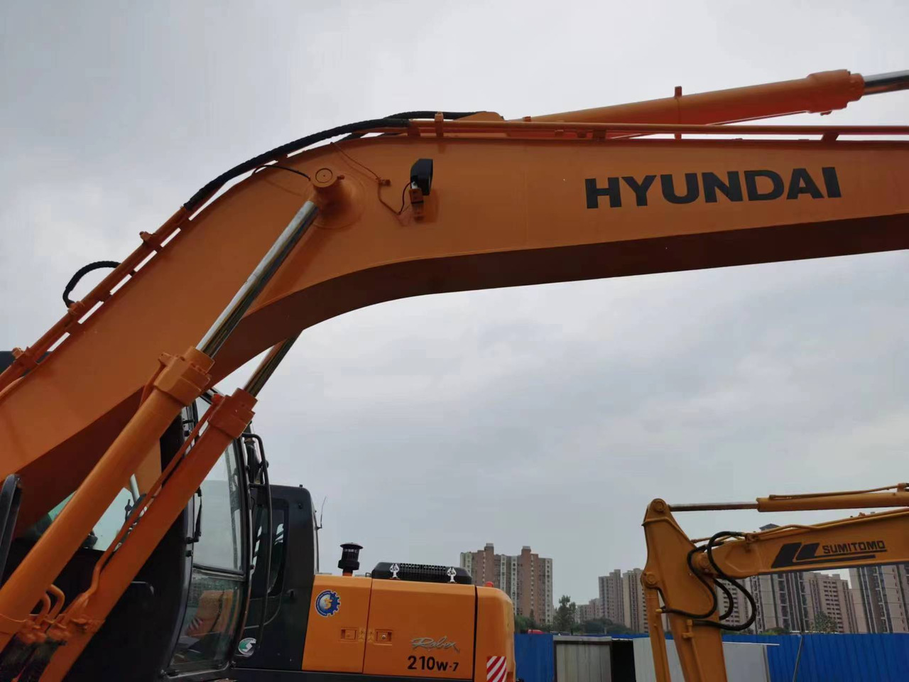 HYUNDAI 210W-7 - Escavatore gommato: foto 3 HYUNDAI 210W-7 - Escavatore gommato: foto 3