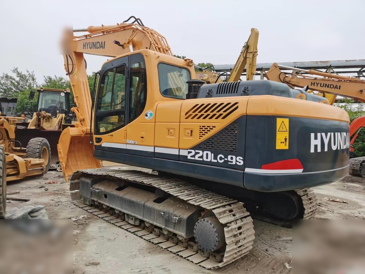 HYUNDAI ROBEX 220 LC-9S - Escavatore cingolato: foto 1 HYUNDAI ROBEX 220 LC-9S - Escavatore cingolato: foto 1