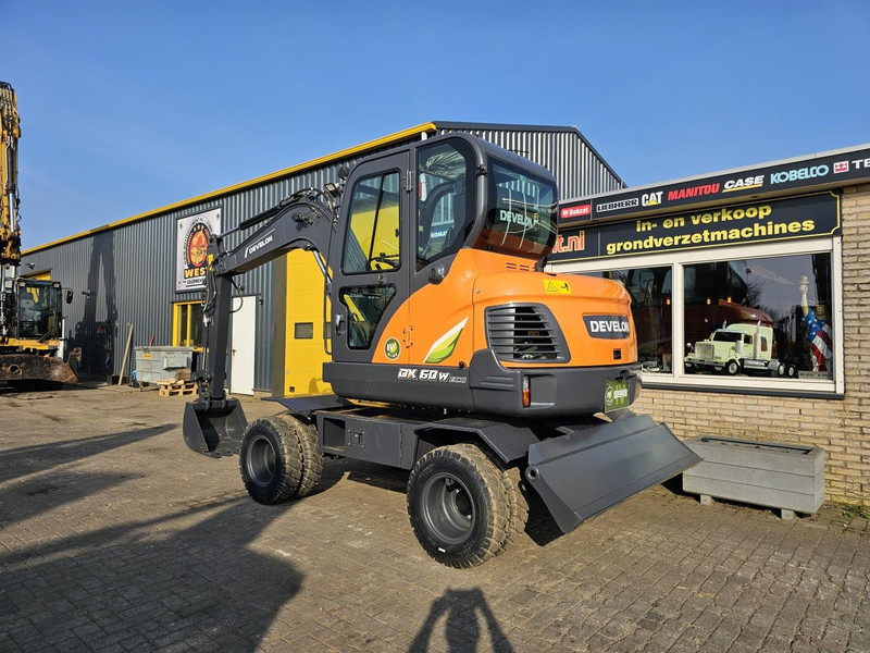 Develon DX60WN ECO-1 - Escavatore gommato: foto 3 Develon DX60WN ECO-1 - Escavatore gommato: foto 3