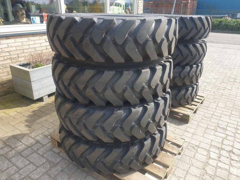 Wielkraanbanden Kumho 10.00-20 - Pneumatico per Escavatore: foto 2 Wielkraanbanden Kumho 10.00-20 - Pneumatico per Escavatore: foto 2