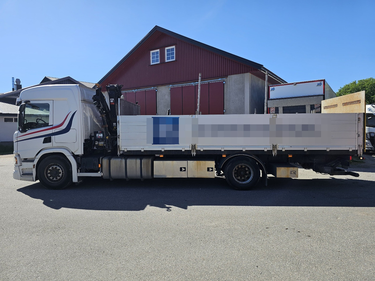Scania P320 - Autocarro con pianale/ Cassone fisso, Camion con gru: foto 2 Scania P320 - Autocarro con pianale/ Cassone fisso, Camion con gru: foto 2