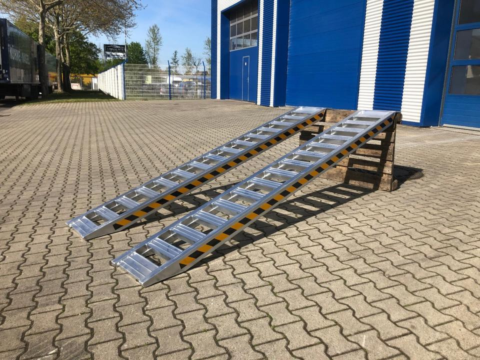 Alurampen Satz 2,5m 2000KG Minibagger Minilader Quad Auffahrrampe *INKL.19% MWST* - Rampa di carico: foto 1 Alurampen Satz 2,5m 2000KG Minibagger Minilader Quad Auffahrrampe *INKL.19% MWST* - Rampa di carico: foto 1