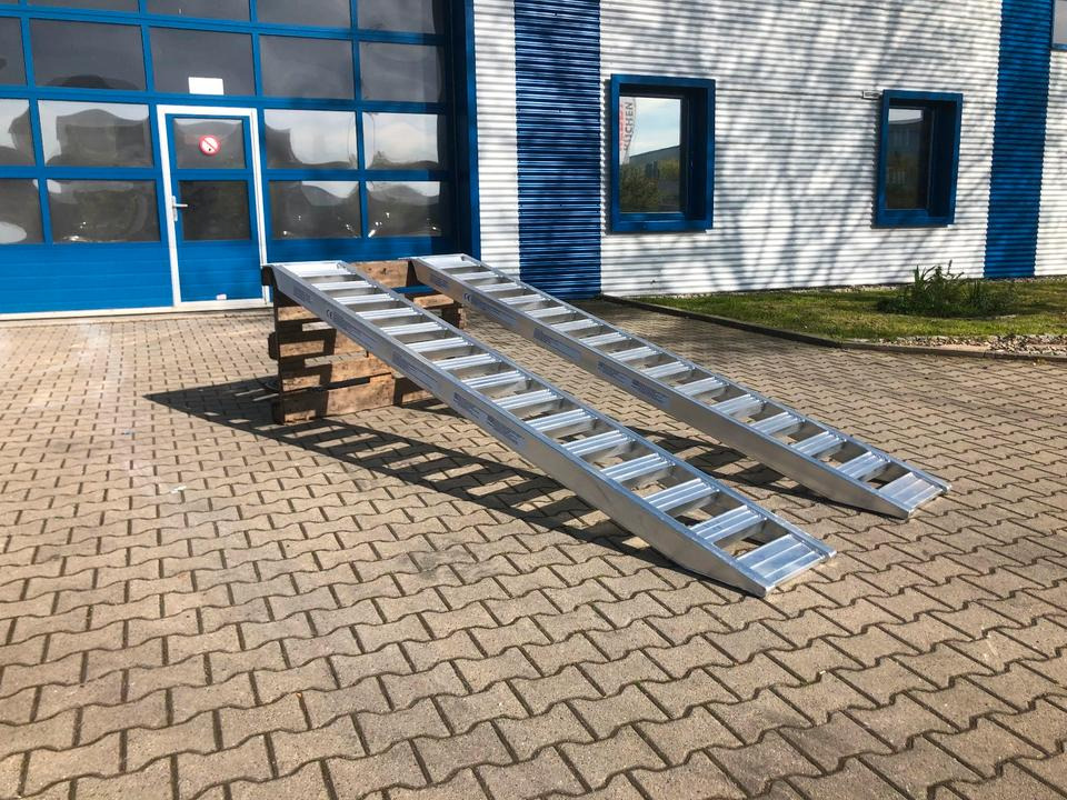 Alurampen Satz 3m 3000KG Minibagger Minilader Quad Auffahrrampe *INKL.19% MWST* - Rampa di carico: foto 3 Alurampen Satz 3m 3000KG Minibagger Minilader Quad Auffahrrampe *INKL.19% MWST* - Rampa di carico: foto 3