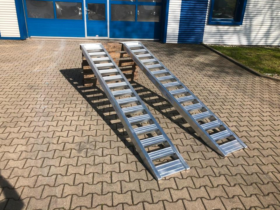 Alurampen Satz 3m 3000KG Minibagger Minilader Quad Auffahrrampe *INKL.19% MWST* - Rampa di carico: foto 5 Alurampen Satz 3m 3000KG Minibagger Minilader Quad Auffahrrampe *INKL.19% MWST* - Rampa di carico: foto 5