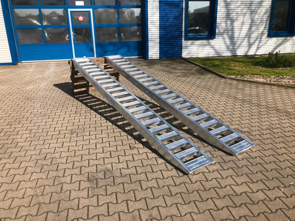 Alurampen Satz 4m 4000KG Minibagger Minilader Quad Auffahrrampe *INKL.19% MWST* - Rampa di carico: foto 4 Alurampen Satz 4m 4000KG Minibagger Minilader Quad Auffahrrampe *INKL.19% MWST* - Rampa di carico: foto 4