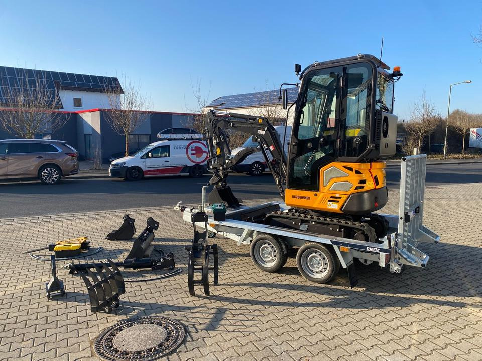 Minibagger BK2000NKSR + Tieflader + Zubehör *INKL.19% MWST*BERGER KRAUS*KUBOTA* KLIMA*SCHWENKARM*VERSTELLFAHRWERK* - Miniescavatore: foto 4 Minibagger BK2000NKSR + Tieflader + Zubehör *INKL.19% MWST*BERGER KRAUS*KUBOTA* KLIMA*SCHWENKARM*VERSTELLFAHRWERK* - Miniescavatore: foto 4