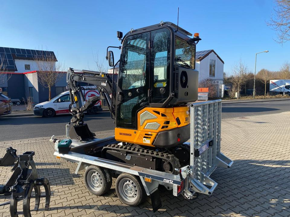 Minibagger BK2000NKSR + Tieflader + Zubehör *INKL.19% MWST*BERGER KRAUS*KUBOTA* KLIMA*SCHWENKARM*VERSTELLFAHRWERK* - Miniescavatore: foto 5 Minibagger BK2000NKSR + Tieflader + Zubehör *INKL.19% MWST*BERGER KRAUS*KUBOTA* KLIMA*SCHWENKARM*VERSTELLFAHRWERK* - Miniescavatore: foto 5