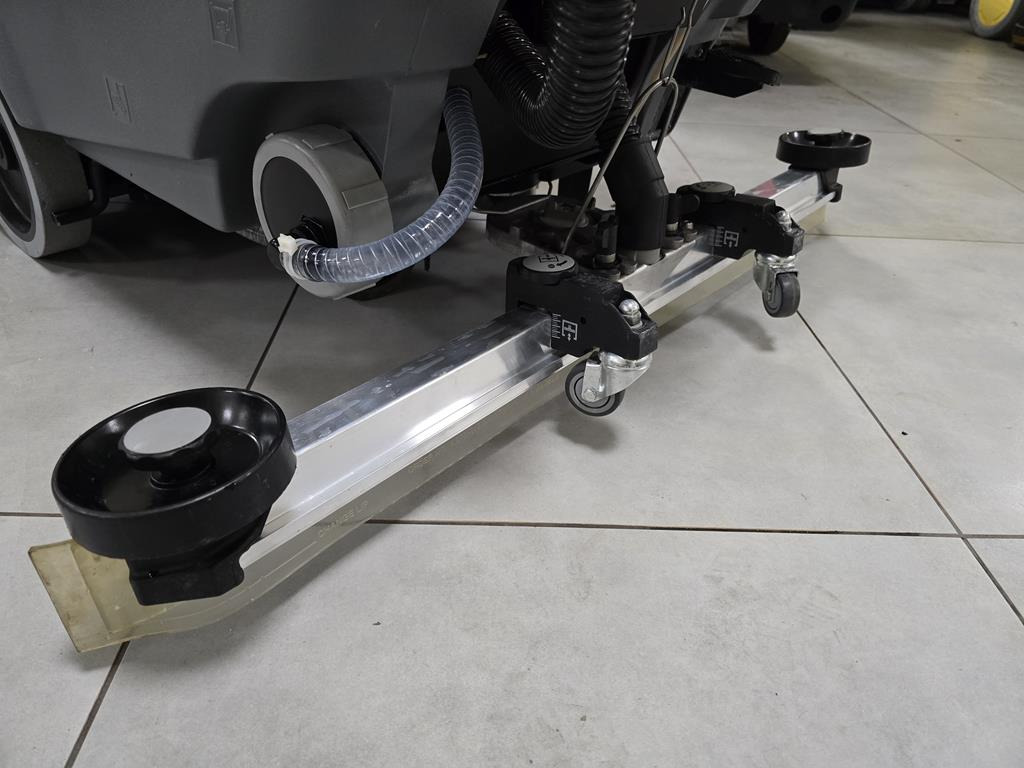 Lavasciuga pavimenti industriale KÄRCHER B80 W + D 75 S (disk 2022 YEAR): foto 15