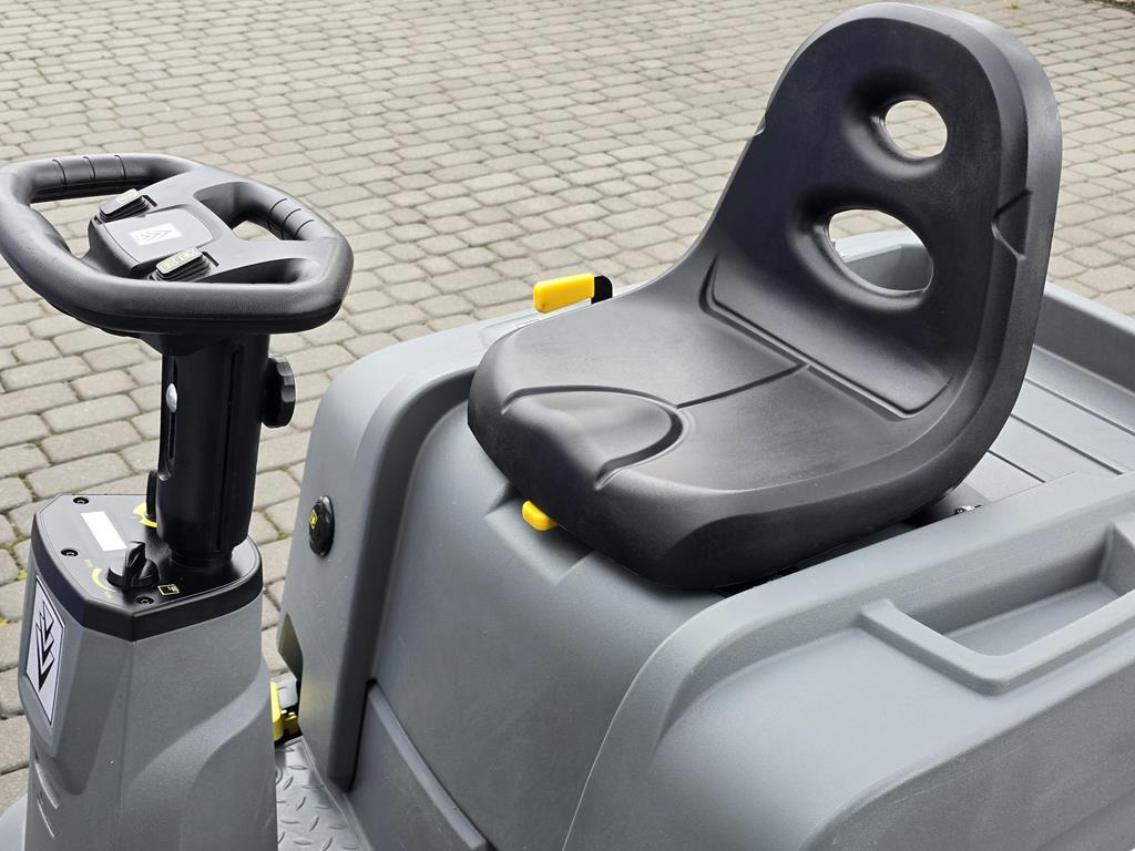 Spazzatrice industriale KÄRCHER Zamiatarka KARCHER KM 85/50 R Bp Pack 2019 R 91 HOURS: foto 9