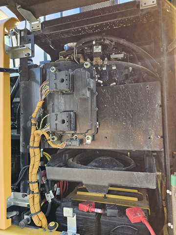 Escavatore gommato CATERPILLAR M318F: foto 17