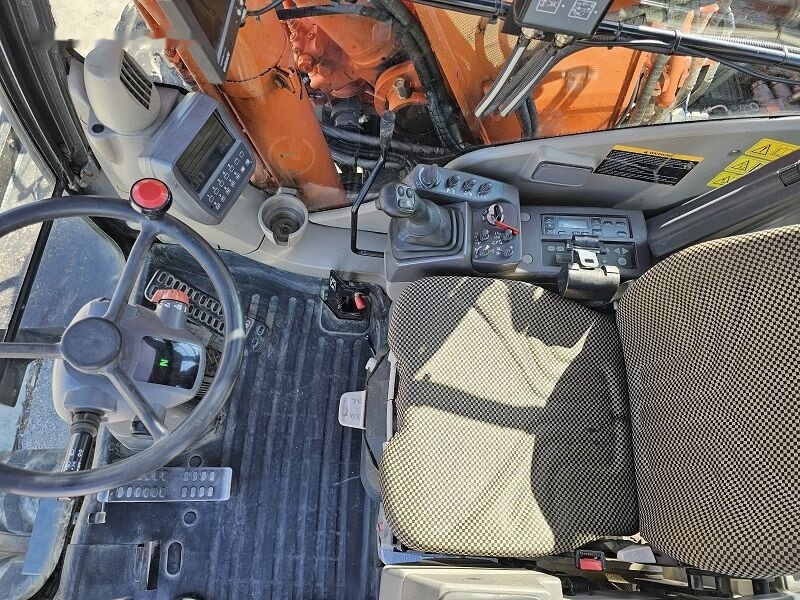 Escavatore gommato Hitachi ZX190W-3: foto 10