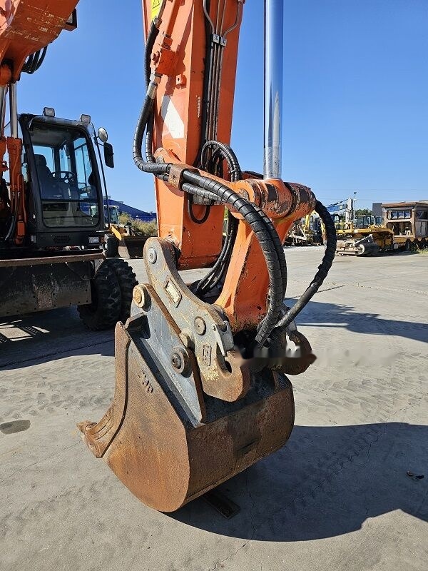Escavatore gommato Hitachi ZX190W-3: foto 19