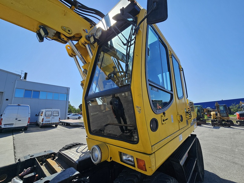 Escavatore gommato LIEBHERR A900C ZW: foto 8 Escavatore gommato LIEBHERR A900C ZW: foto 8