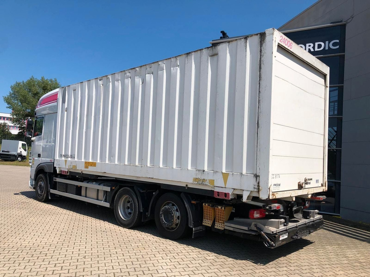 DAF XF450 SSC Lenk/Lift*LBW*AHK*Standkl.*inkl.Koffer - Autocarro portacontainer/ Caisse interchangeable: foto 4 DAF XF450 SSC Lenk/Lift*LBW*AHK*Standkl.*inkl.Koffer - Autocarro portacontainer/ Caisse interchangeable: foto 4