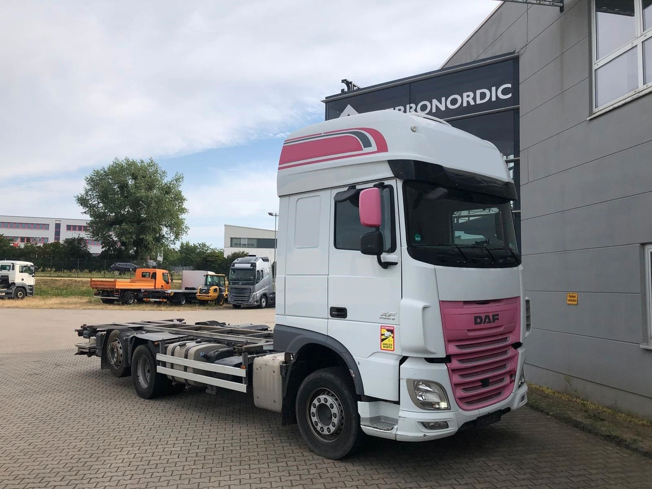 DAF XF460SSC Lenk/Lift*LBW*Standkl*Mega*NeueKuppl. - Autocarro portacontainer/ Caisse interchangeable: foto 1 DAF XF460SSC Lenk/Lift*LBW*Standkl*Mega*NeueKuppl. - Autocarro portacontainer/ Caisse interchangeable: foto 1