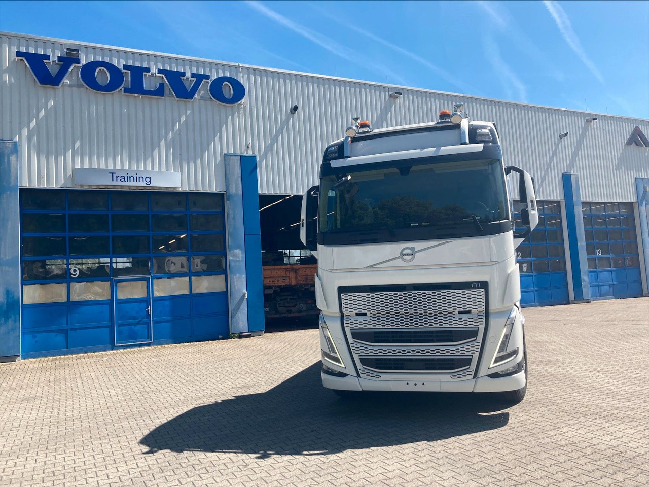 Volvo FH 6x2 R NLA Luftfederung - Autocarro con pianale/ Cassone fisso, Camion con gru: foto 2 Volvo FH 6x2 R NLA Luftfederung - Autocarro con pianale/ Cassone fisso, Camion con gru: foto 2