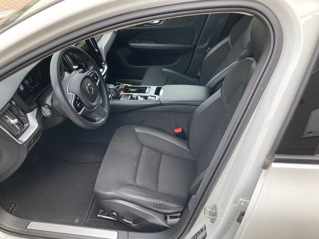 Volvo V60 T6 AWD R-Design Expression Recharge Plug-In Volvo V60 T6 AWD R-Design Expression Recharge Plug-In - Station wagon: foto 5 Volvo V60 T6 AWD R-Design Expression Recharge Plug-In Volvo V60 T6 AWD R-Design Expression Recharge Plug-In - Station wagon: foto 5