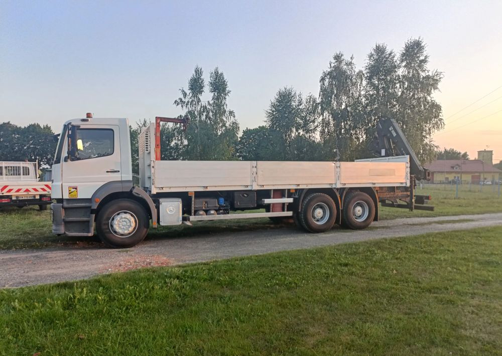 Mercedes-Benz AXOR 2633 - Autocarro con pianale/ Cassone fisso, Camion con gru: foto 4 Mercedes-Benz AXOR 2633 - Autocarro con pianale/ Cassone fisso, Camion con gru: foto 4