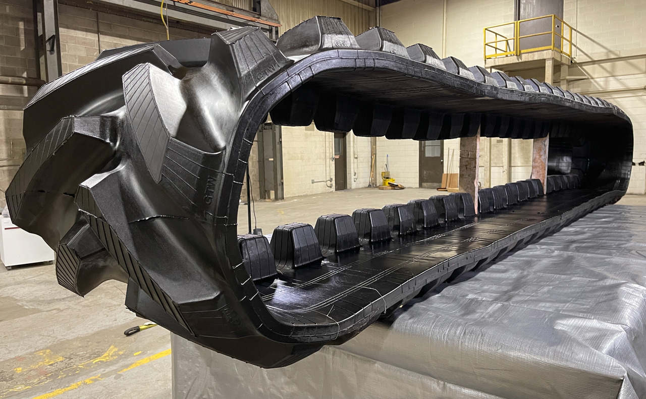 Cingolo per Trattore cingolato GTW TankTuff for John Deere 8000T, 9000T, 8RT, 9RT 9030T, 8RX, and 9RX series: foto 9 Cingolo per Trattore cingolato GTW TankTuff for John Deere 8000T, 9000T, 8RT, 9RT 9030T, 8RX, and 9RX series: foto 9