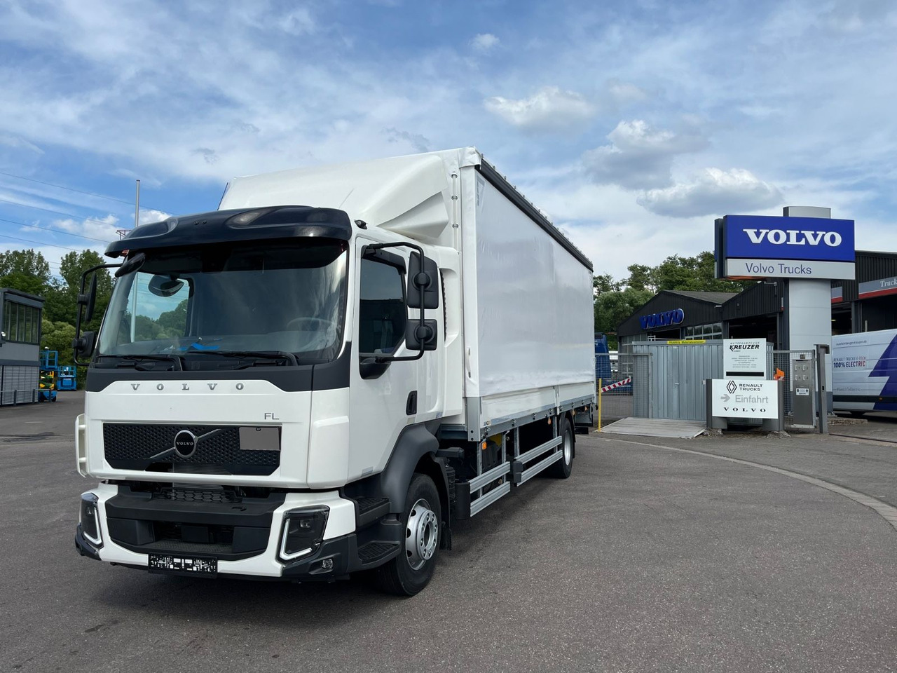 Volvo FL 14.245 Junge Schiebeplanenaufbau LBW - Camion centinato: foto 1 Volvo FL 14.245 Junge Schiebeplanenaufbau LBW - Camion centinato: foto 1