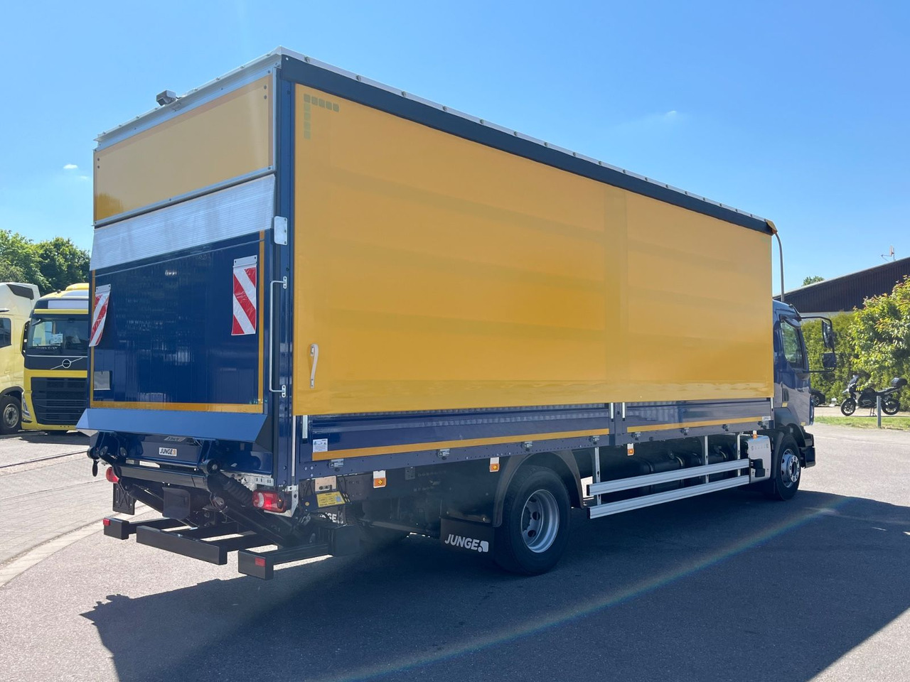 Volvo FL14.245 Junge Schiebeplane - Camion centinato: foto 5 Volvo FL14.245 Junge Schiebeplane - Camion centinato: foto 5