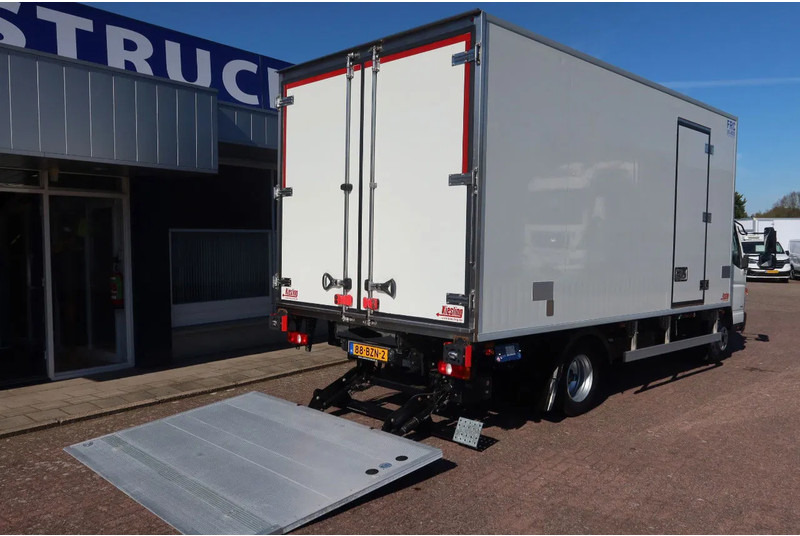 FUSO Canter Thermoking T 600R Koel/Vries + Laadklep - Autocarro frigorifero: foto 4 FUSO Canter Thermoking T 600R Koel/Vries + Laadklep - Autocarro frigorifero: foto 4