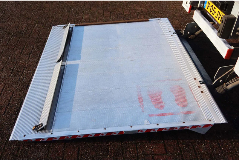 Iveco Daily 35C16 Carrier Xarios 350 Koel+Vries+verwarmen + stekker 220 volt, Dhollandia 750 kg klep - Furgone frigo: foto 5 Iveco Daily 35C16 Carrier Xarios 350 Koel+Vries+verwarmen + stekker 220 volt, Dhollandia 750 kg klep - Furgone frigo: foto 5