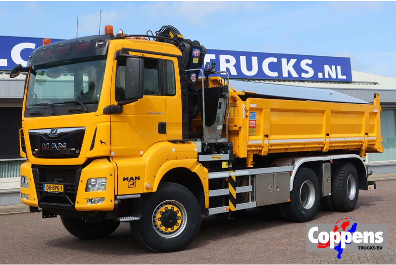 MAN TGS 33.420 2 Zijdige kipper + Kraan 6x6 Stuur as - Autocarro ribaltabile, Camion con gru: foto 1 MAN TGS 33.420 2 Zijdige kipper + Kraan 6x6 Stuur as - Autocarro ribaltabile, Camion con gru: foto 1