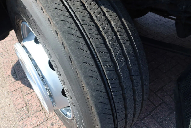 Mercedes-Benz Antos 2127 L Bak + klep 2000 kg Euro 6 - Autocarro furgonato: foto 5 Mercedes-Benz Antos 2127 L Bak + klep 2000 kg Euro 6 - Autocarro furgonato: foto 5