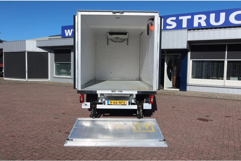 Mercedes-Benz Sprinter 516 CDI Koel/Vries + Dhollandia Klep 750 kg Carrier 300 Xarios Dag + nacht 220 Volt - Furgone frigo: foto 3 Mercedes-Benz Sprinter 516 CDI Koel/Vries + Dhollandia Klep 750 kg Carrier 300 Xarios Dag + nacht 220 Volt - Furgone frigo: foto 3