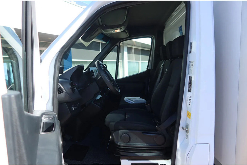 Mercedes-Benz Sprinter 516 CDI Koel/Vries + Dhollandia Klep 750 kg Carrier 300 Xarios Dag + nacht 220 Volt - Furgone frigo: foto 4 Mercedes-Benz Sprinter 516 CDI Koel/Vries + Dhollandia Klep 750 kg Carrier 300 Xarios Dag + nacht 220 Volt - Furgone frigo: foto 4