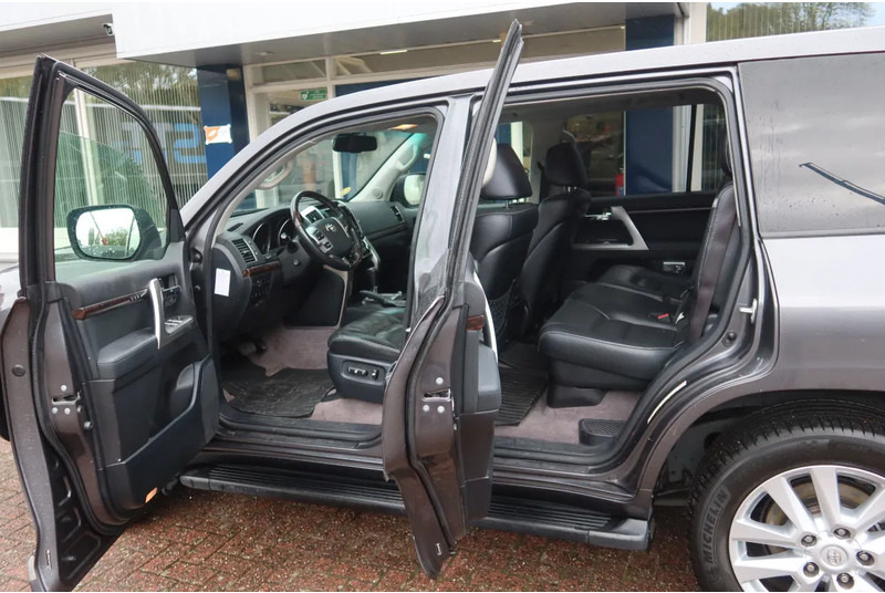 Toyota Land Cruiser V8 200 V8. 4.5D Executive. 7 Persoons. Luchtvering. Marge voertuig - Autovettura: foto 3 Toyota Land Cruiser V8 200 V8. 4.5D Executive. 7 Persoons. Luchtvering. Marge voertuig - Autovettura: foto 3