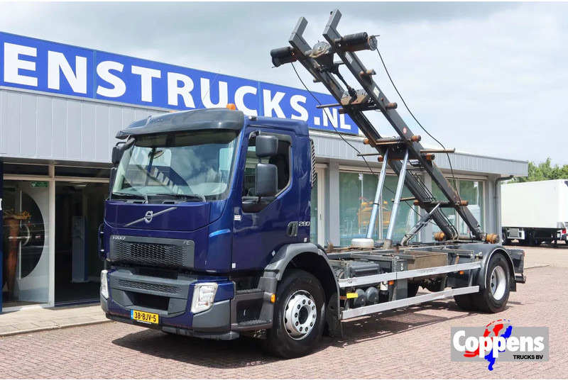 Volvo FE 280 Container / Kabelsysteem H.T.S Kabel, 15 ton, 575 cm 6 Cilinder - Camion con sistema di cavi: foto 1 Volvo FE 280 Container / Kabelsysteem H.T.S Kabel, 15 ton, 575 cm 6 Cilinder - Camion con sistema di cavi: foto 1