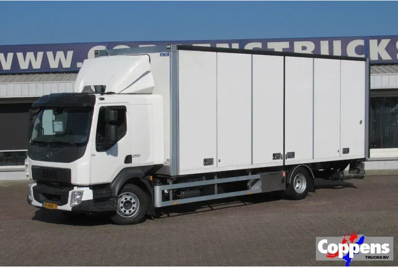 Volvo FL 250 Bakwagen + 6 deuren + Laadklep 2000 kg - Autocarro furgonato: foto 1 Volvo FL 250 Bakwagen + 6 deuren + Laadklep 2000 kg - Autocarro furgonato: foto 1