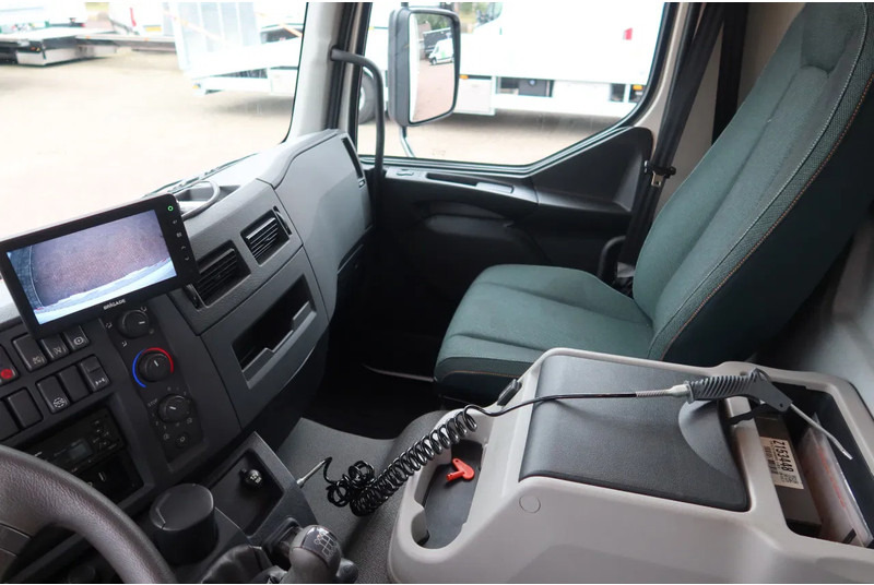 Volvo FL 250 Bakwagen + Dhollandia 1500 kg - Autocarro furgonato: foto 5 Volvo FL 250 Bakwagen + Dhollandia 1500 kg - Autocarro furgonato: foto 5