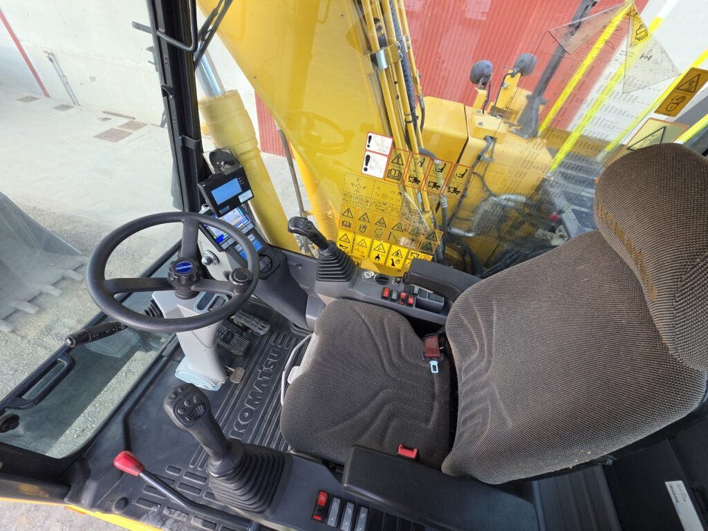 Leasing di  KOMATSU PW148-11 KOMATSU PW148-11: foto 10