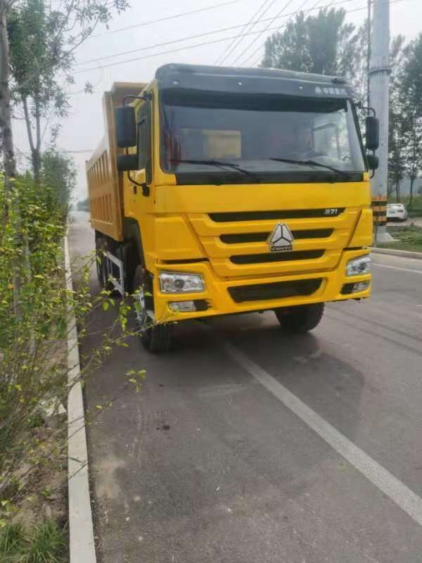 Howo Sinotruck - Autocarro ribaltabile: foto 1 Howo Sinotruck - Autocarro ribaltabile: foto 1