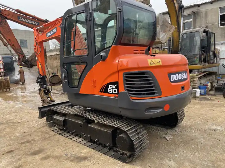 Best Price For 6t Mini Excavator,Small Excavating Machine Korea Doosan Used Excavators Doosan Dx60 For Sale In Shanghai - Escavatore cingolato: foto 4 Best Price For 6t Mini Excavator,Small Excavating Machine Korea Doosan Used Excavators Doosan Dx60 For Sale In Shanghai - Escavatore cingolato: foto 4