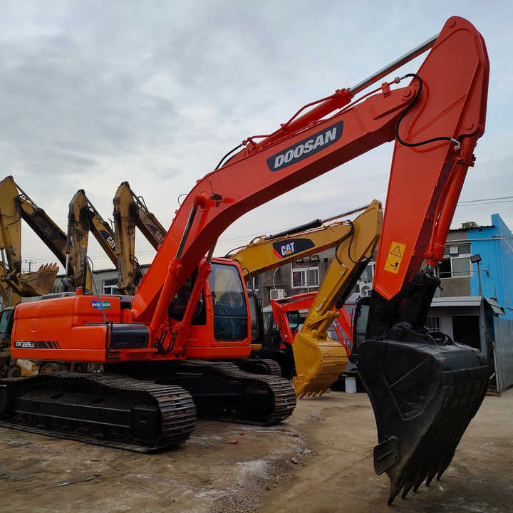 Best Selling DOOSAN excavator machine construction used machinery equipment dx225 DX60 DX70 DH60 DH220 used excavator low price - Escavatore: foto 1 Best Selling DOOSAN excavator machine construction used machinery equipment dx225 DX60 DX70 DH60 DH220 used excavator low price - Escavatore: foto 1